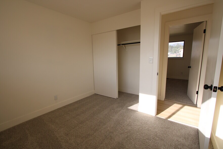 Building Photo - 5007 S 2675 W