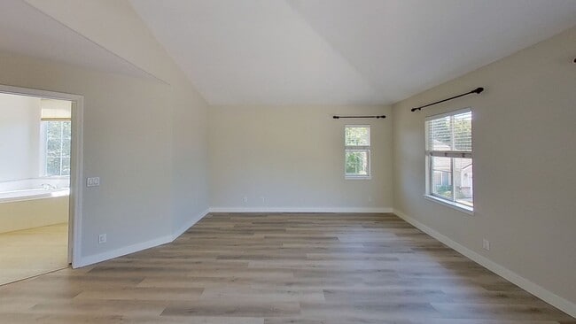 Building Photo - Spectacular and Spacious 4 Bed / 3 Bath Sa...