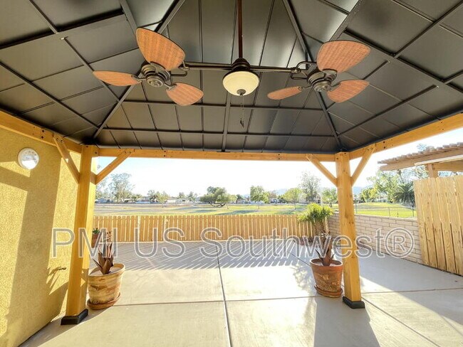 Building Photo - 2549 Country Club Dr