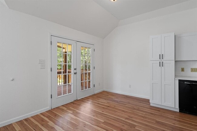 Building Photo - 100 Parque Cir