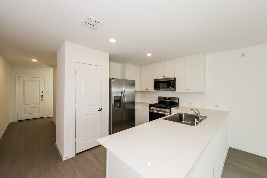 Building Photo - 1220 Canyon Wren Dr