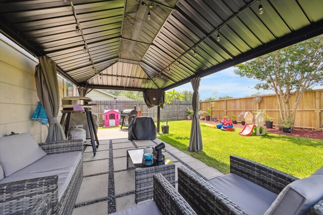 Building Photo - 4018 Fairhope Oak St