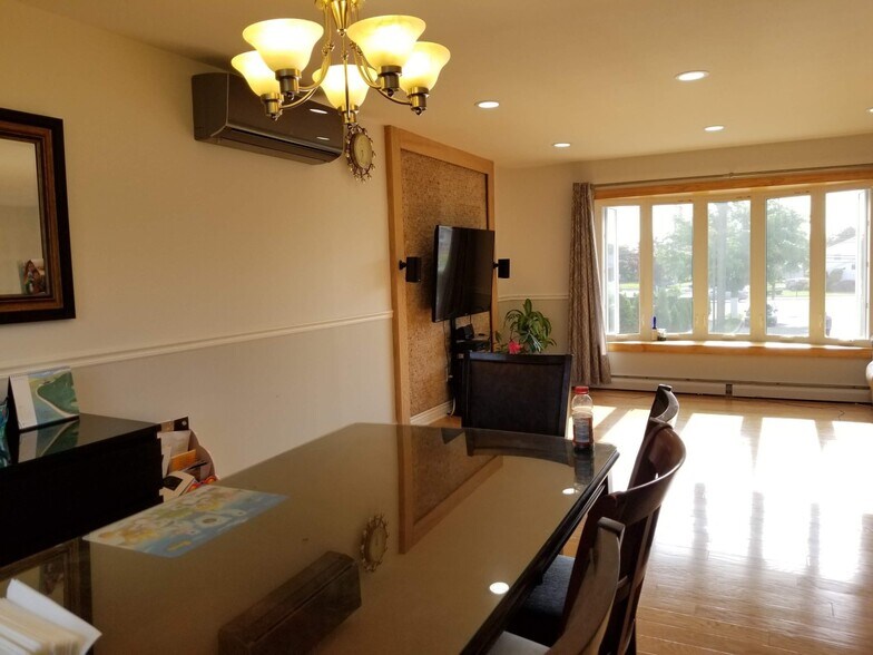 Building Photo - 5 Jeffrey Ct