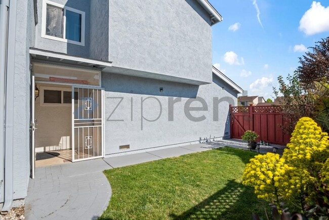 Building Photo - 37789 Essanay Pl