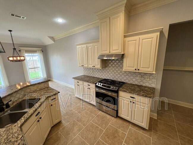 Building Photo - 7335 Oak View Dr.