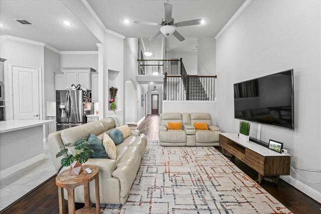 Building Photo - 352 Long Meadow Way