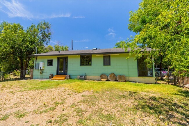 Building Photo - 1423 Broadmoor Dr
