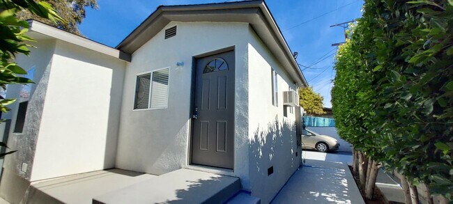 front porch - 549 W Avenue 26