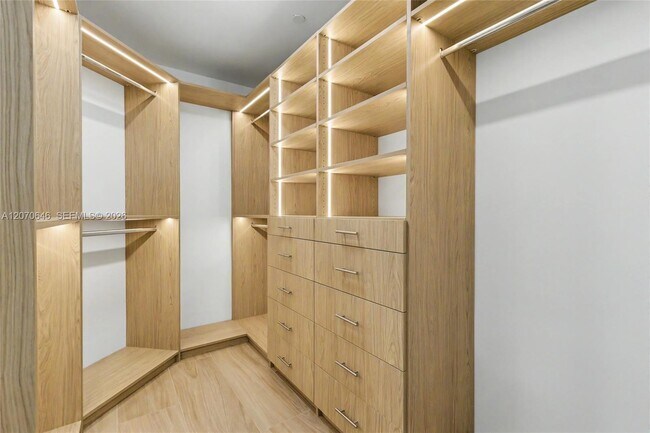 Building Photo - 731 Crandon Blvd