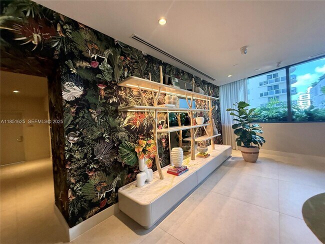 Building Photo - 700 NE 24th St