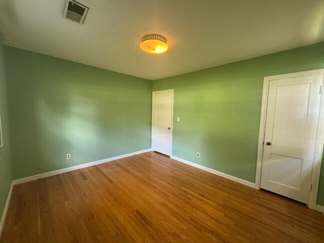 Building Photo - Updated 3BR/2BA home in South Nashville!