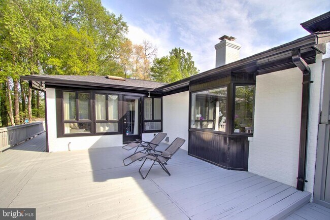 Building Photo - 317 Springvale Rd