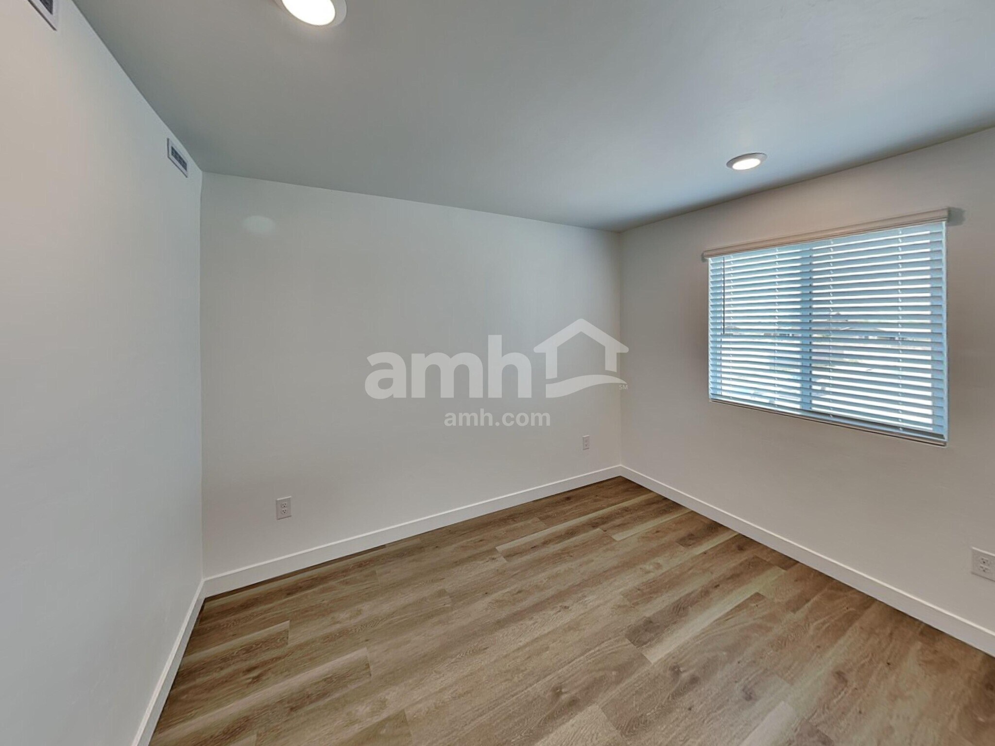 Building Photo - 6504 E Paseo Alga