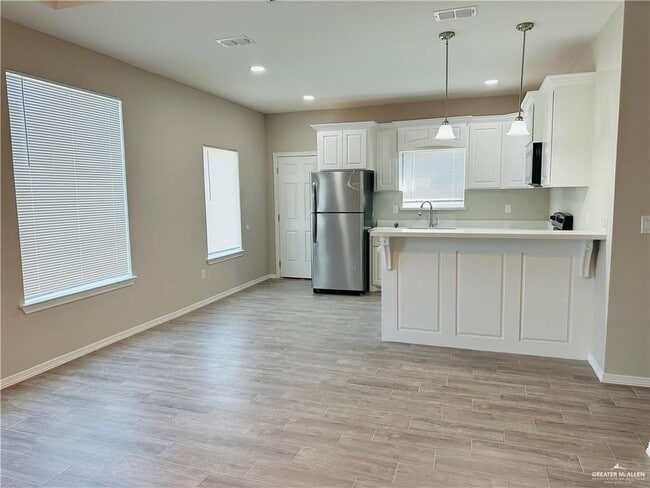 Building Photo - 8 Playa Dr