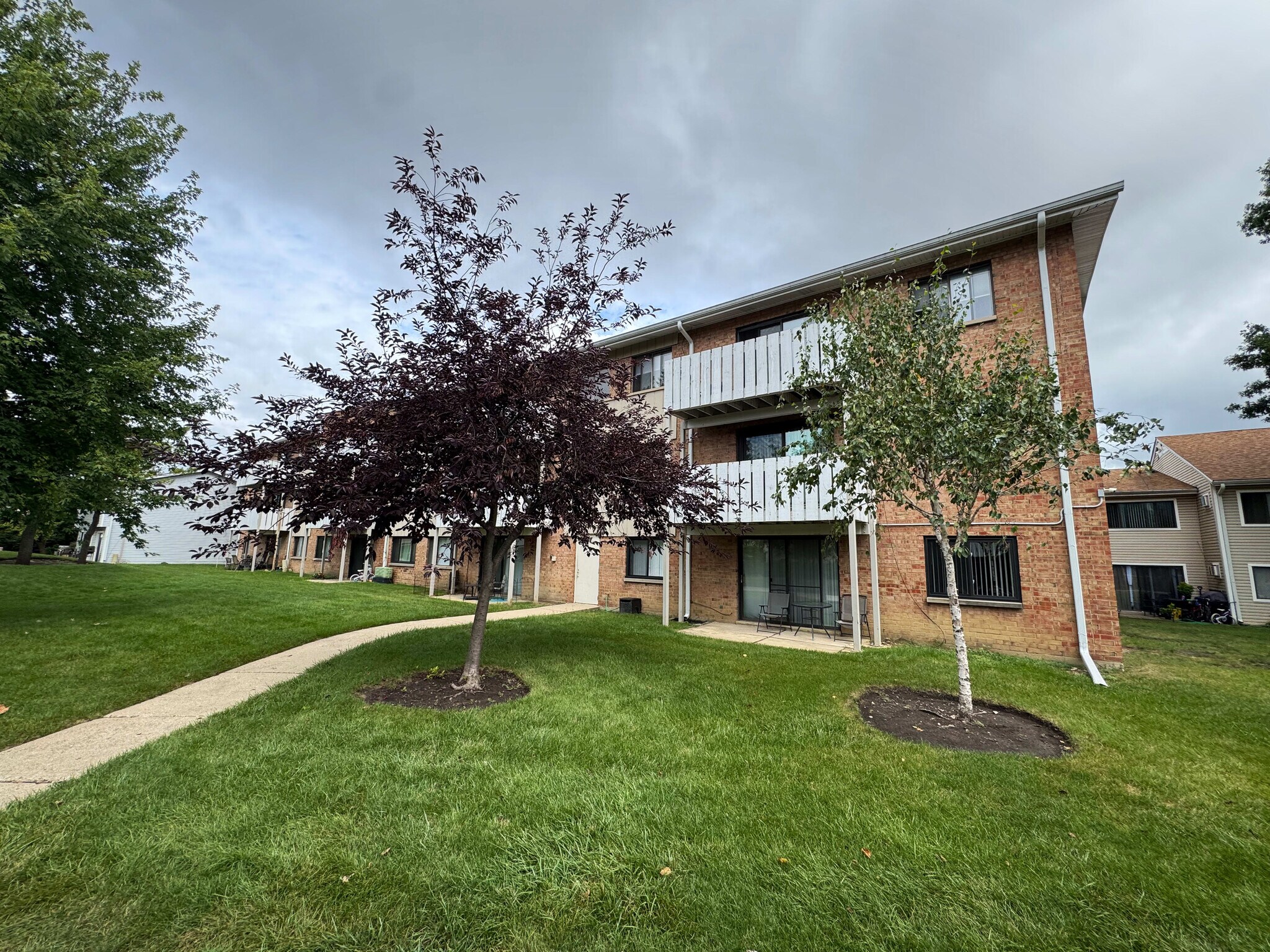 Building Photo - 2000 Bayside Dr