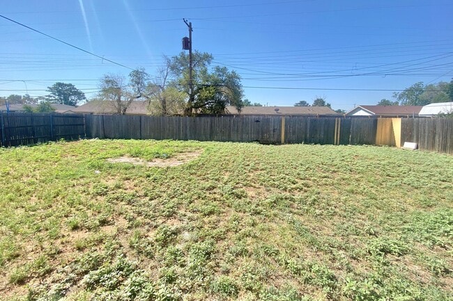 Building Photo - Newly remodeled home now available -