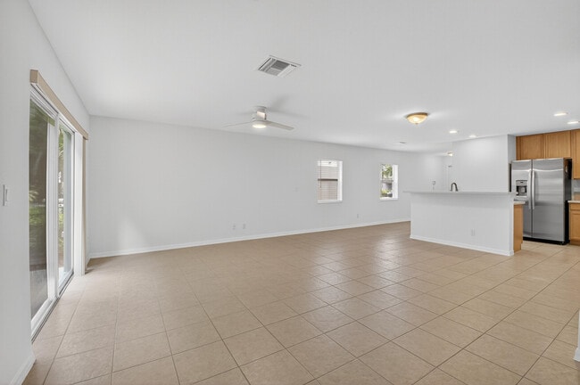 Building Photo - 16206 Sierra Palms Dr
