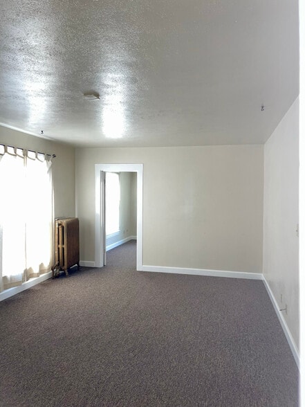 Building Photo - 411 W Alder St