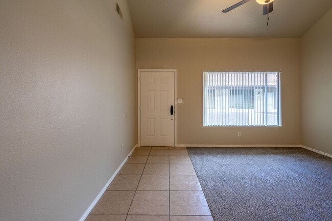 Building Photo - Spacious Updated Townhome in Downtown St. ...