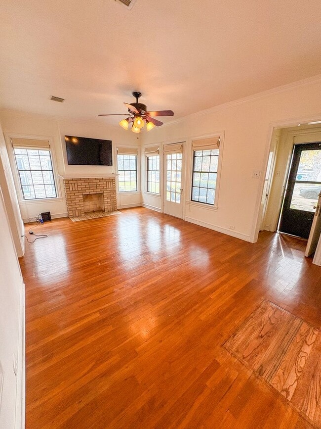 Building Photo - 515 N 32nd St