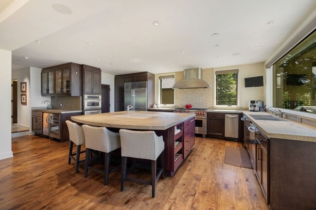 Building Photo - Tahoe Elegance