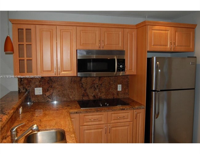 Building Photo - 3301 N Country Club Dr
