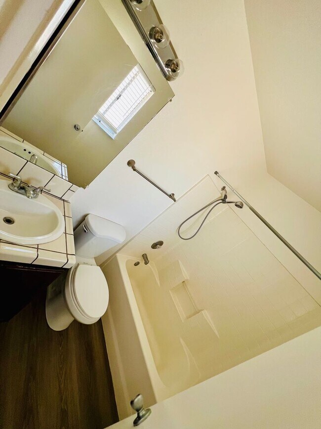 Building Photo - 753