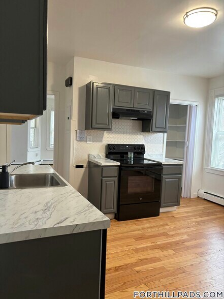 Building Photo - 155 Centre St