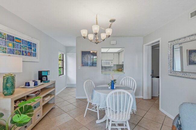 Building Photo - 1334 Chesapeake Ave