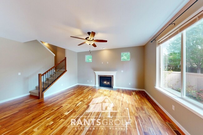 Building Photo - Stunning 4-Bedroom, 2.5 Bathroom Home on a...