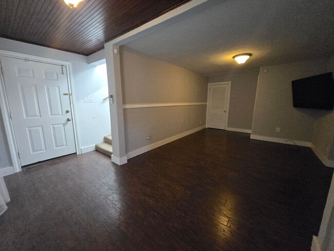 Building Photo - Cute 2 Story Home