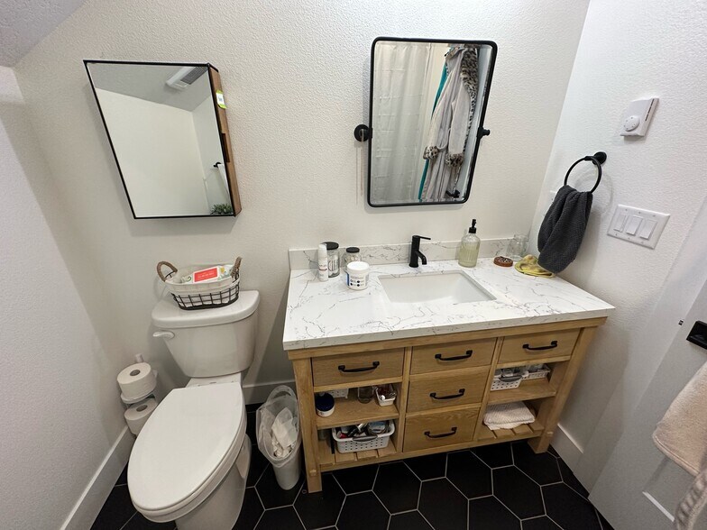 Building Photo - 3674 NE Jacob St