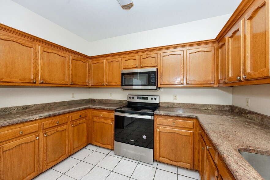Building Photo - 9540A Lindale Ave
