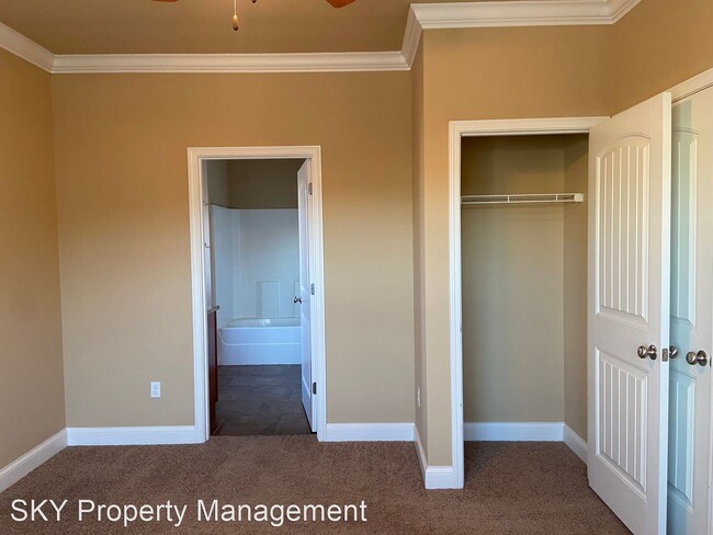 Building Photo - 1 br, 1 bath Apartment - Village at Tradit...