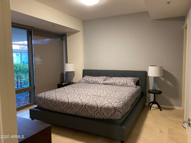 Building Photo - 7117 E Rancho Vista Dr