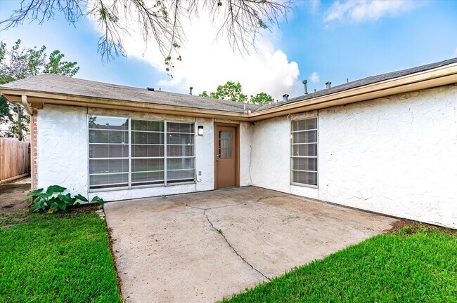 Building Photo - 9306 Sanford Rd