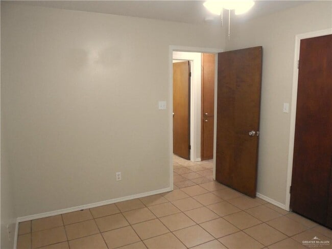 Building Photo - 34 Iris Ave