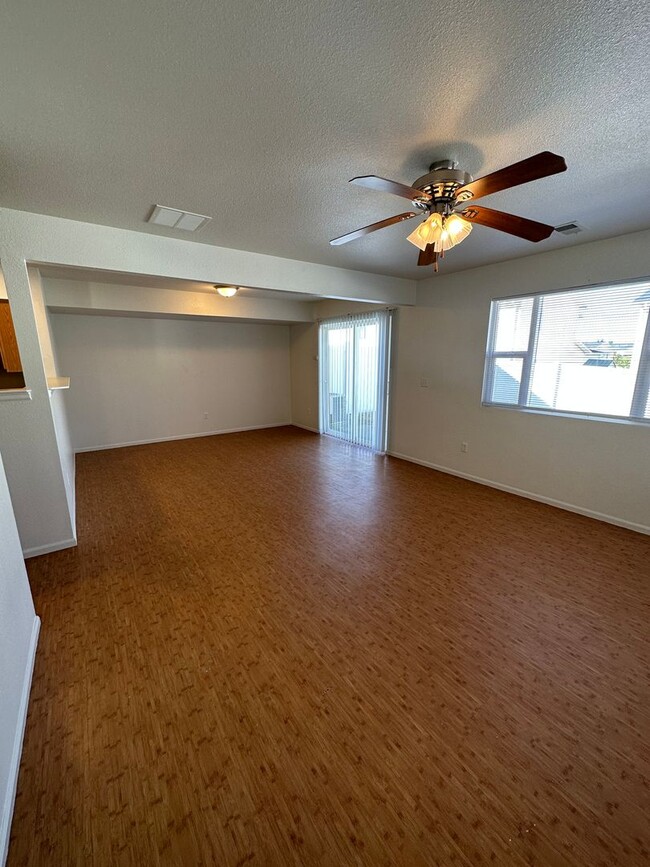 Building Photo - 3 BEDROOM, 2.5 BATHROOM SOUTH PARK TWINHOME WITH ATTACHED 2 CAR GARAGE