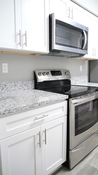 Building Photo - 6021 Camellia Dr