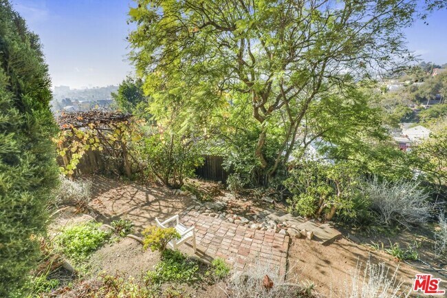 Building Photo - 1563 Lucretia Ave