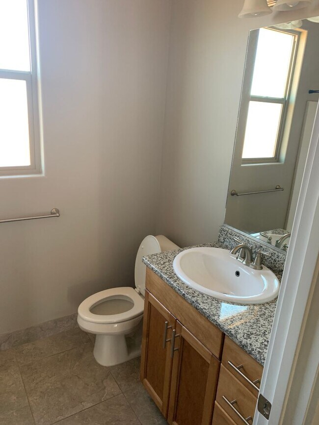 Building Photo - Beautiful Home in Hurricane