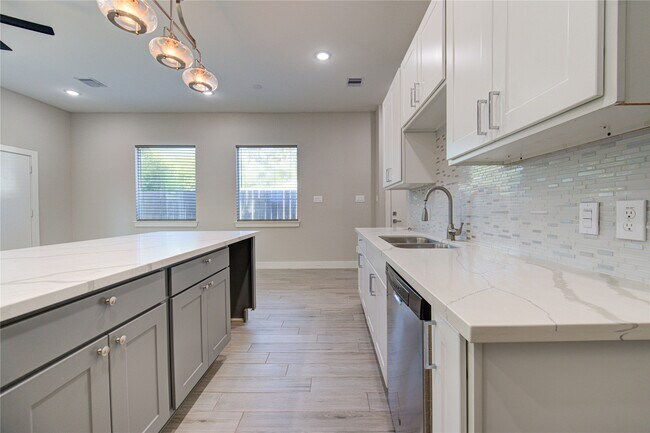 Building Photo - 4536 Sunflower St