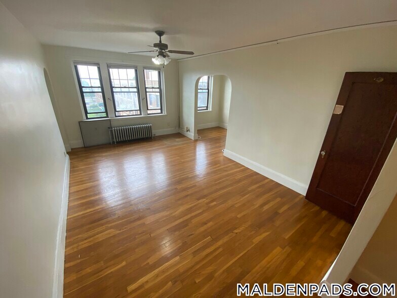 Building Photo - 349 Pleasant St