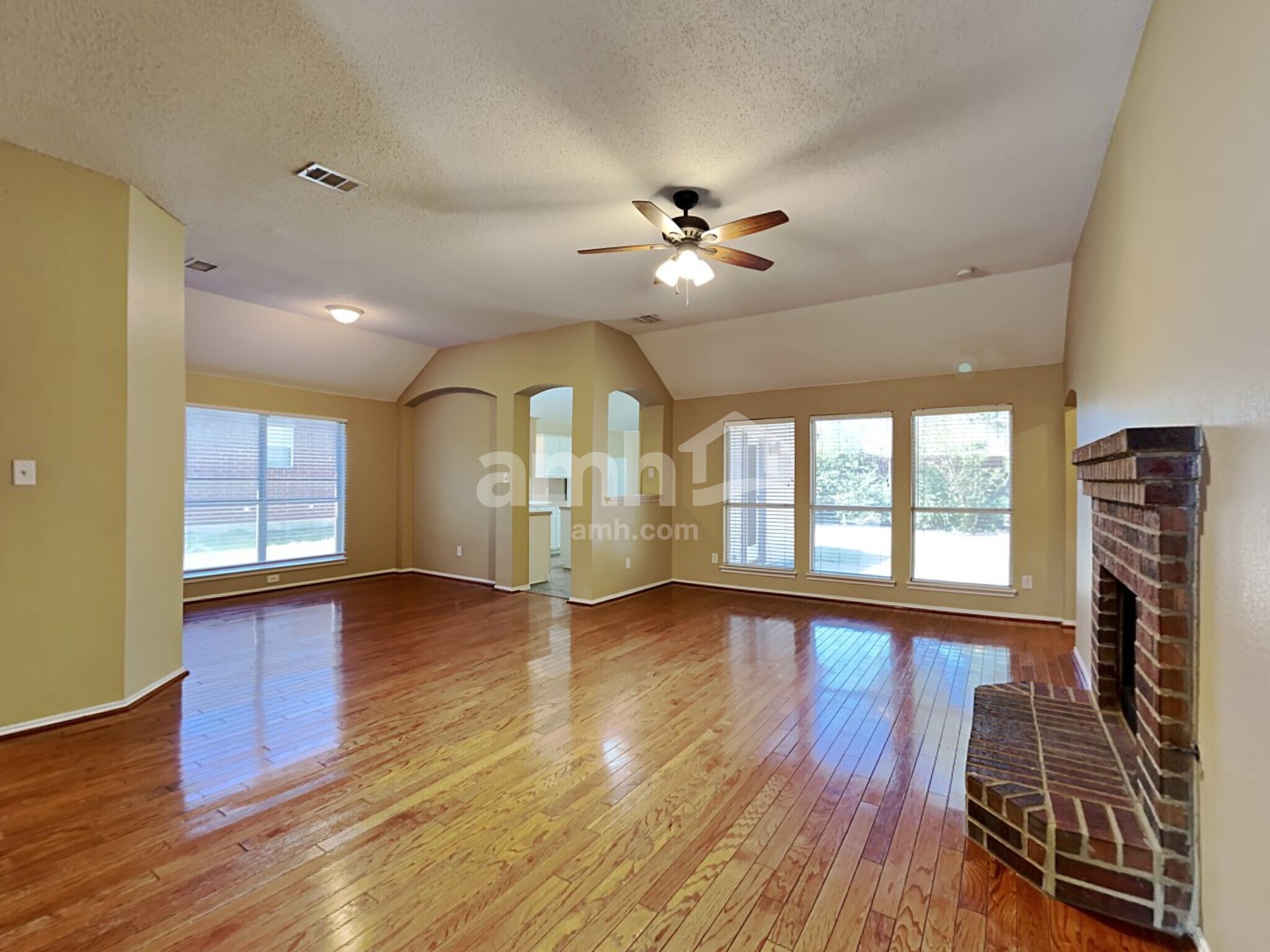 Building Photo - 6215 Hillside Ln