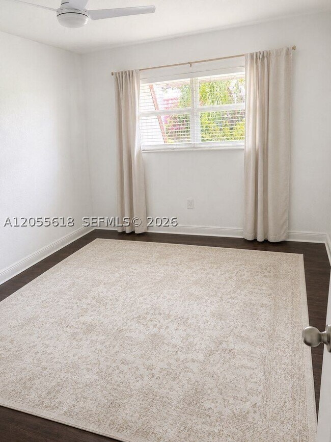 Building Photo - 6709 N Kendall Dr