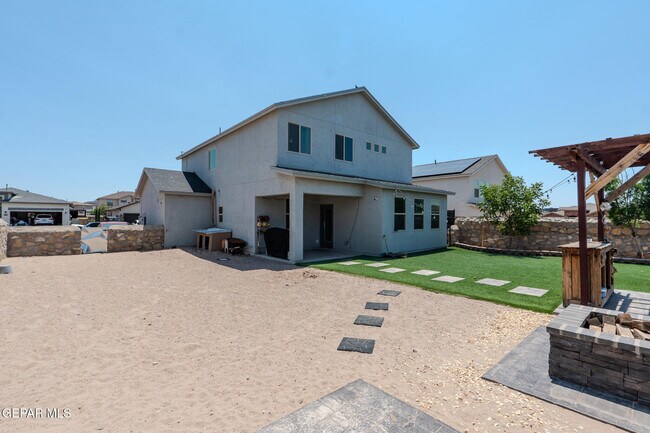 Building Photo - 305 Del Palmar