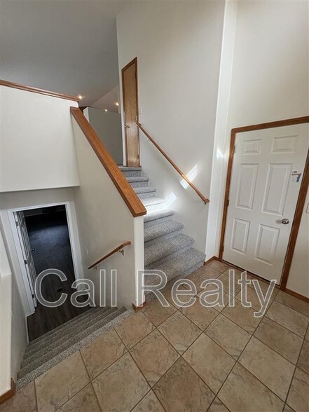 Building Photo - 14609 E Crown Ave