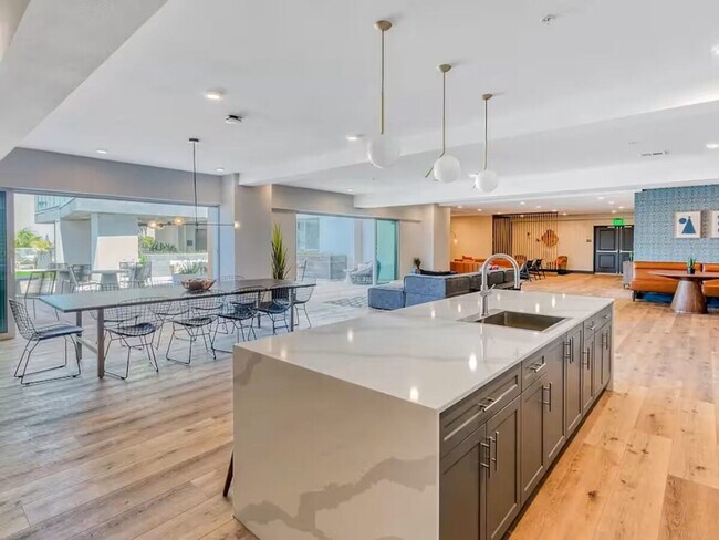 Building Photo - 4325 Ohio St