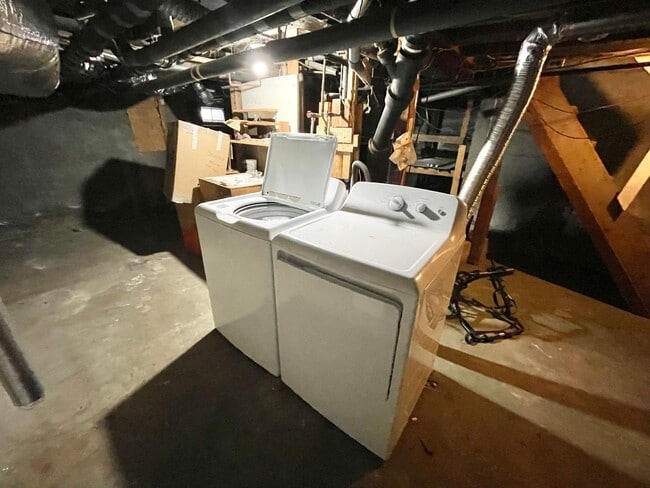 Building Photo - 20 Latham Ct