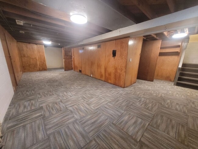 Building Photo - 2405 Maple St